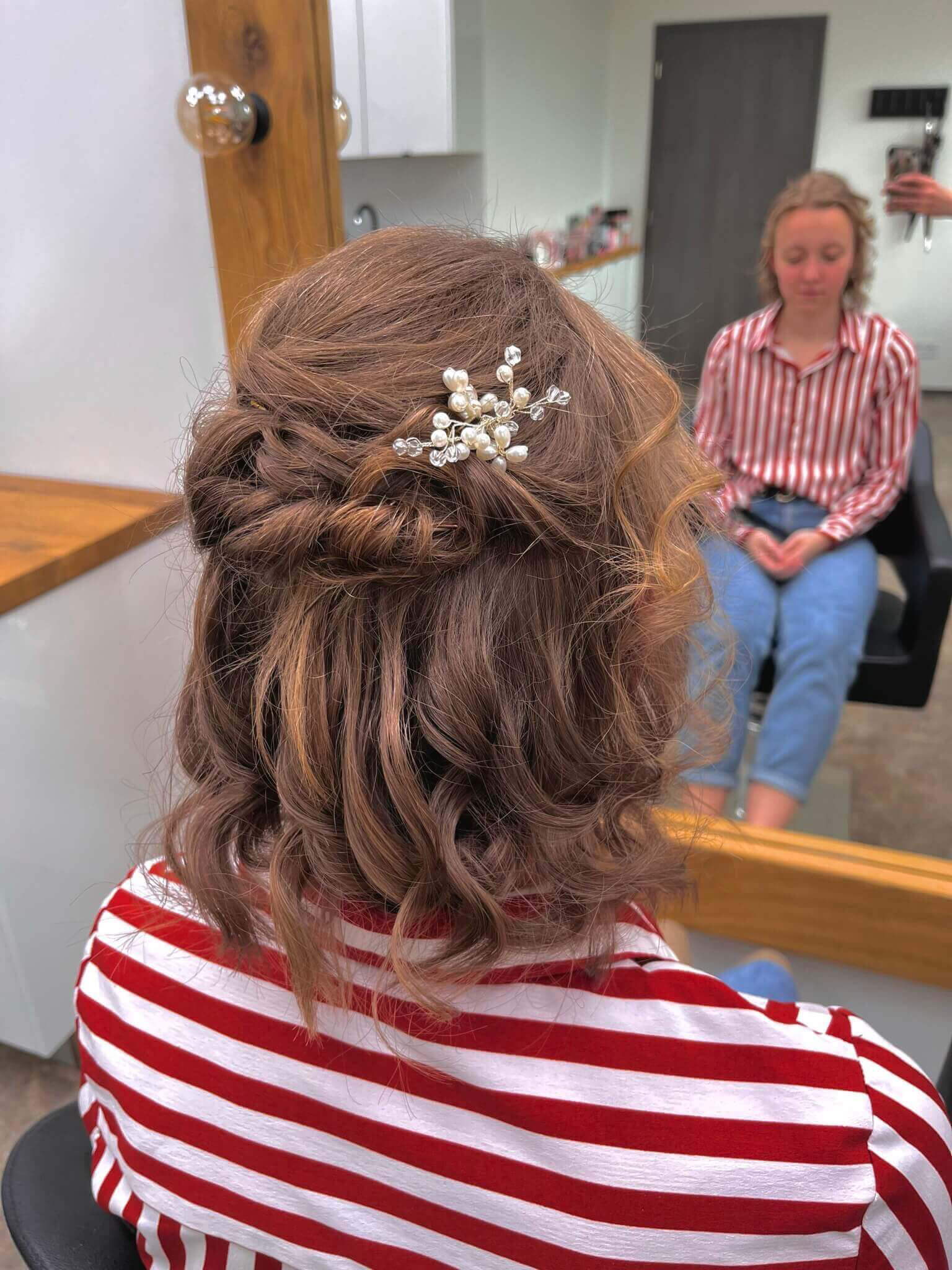 A beautiful dark wedding hair.